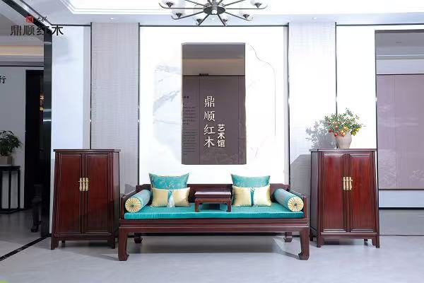 鼎顺红木|红木市场都在做“全”，这家红酸枝家具品牌却只做一件事